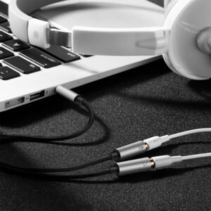 Cable divisor de auriculares Ugreen mini jack de 3,5 mm con micrófono AUX de 20 cm